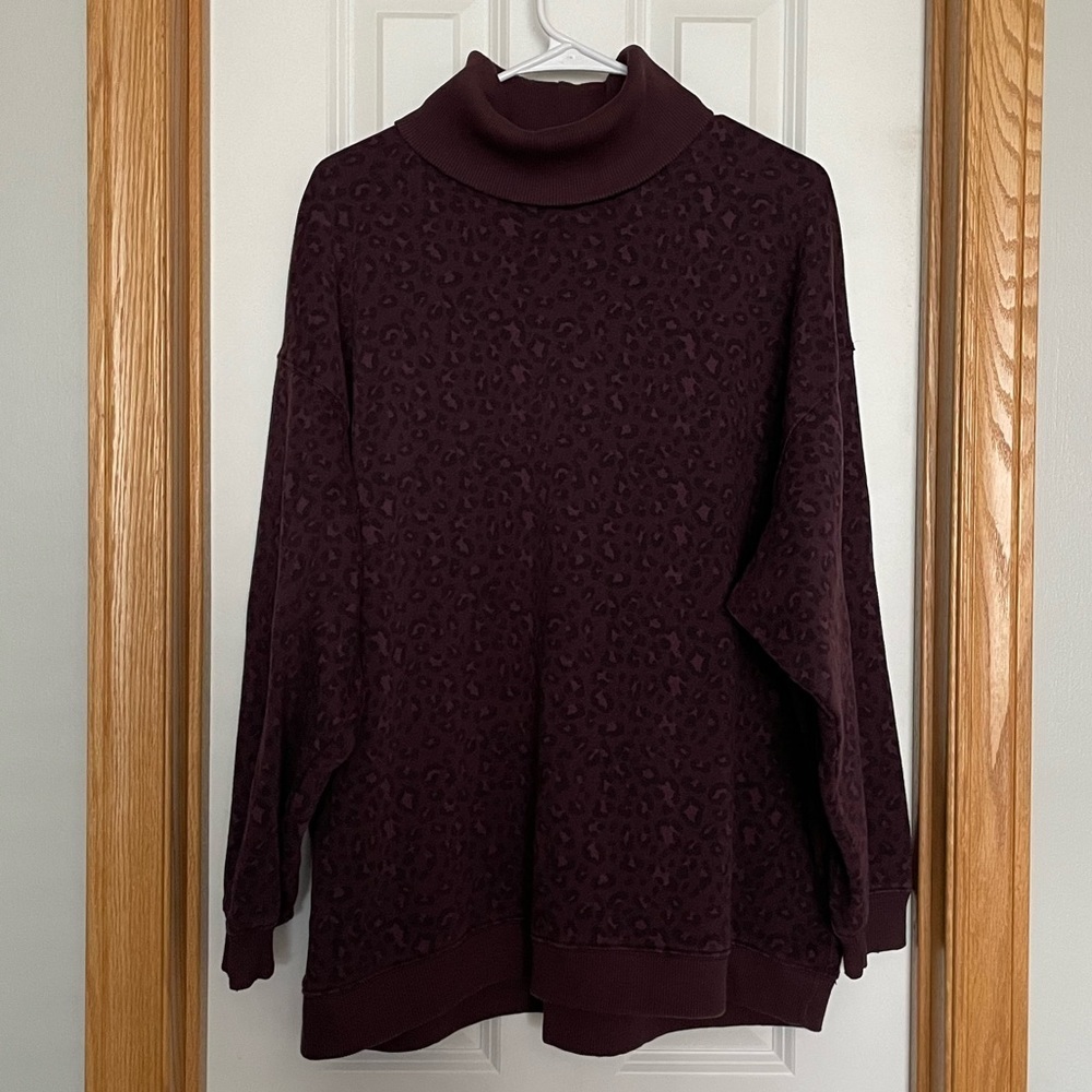 American Eagle Outfitters Cowlneck JeggingFit Oversized Purple Leopard Sz Medium
